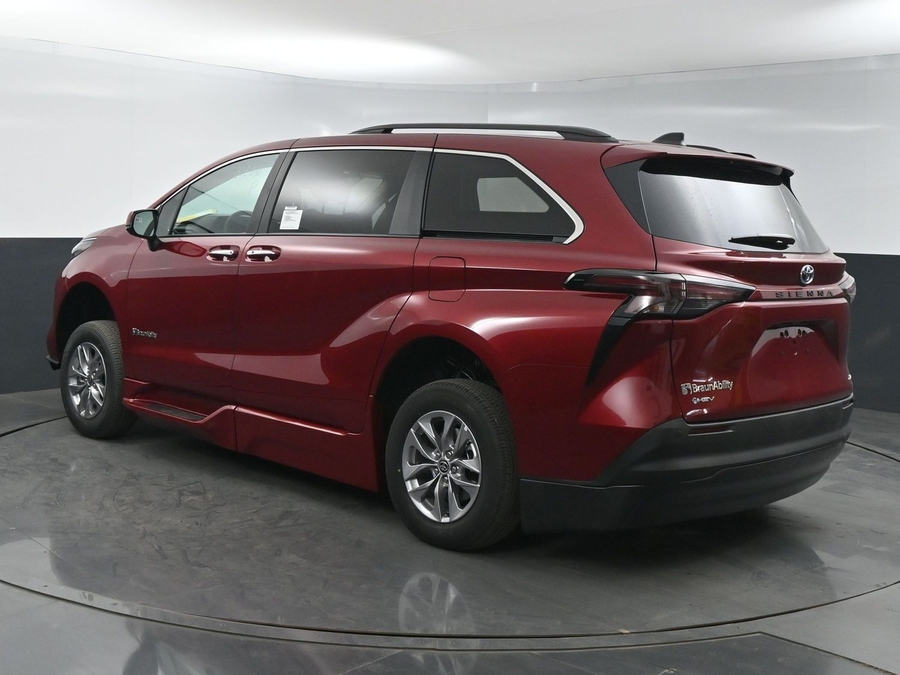 New 2025 Toyota Sienna Hybrid XLE Plus - BraunAbility Side Entry Entry Fold Out Automatic Ramp