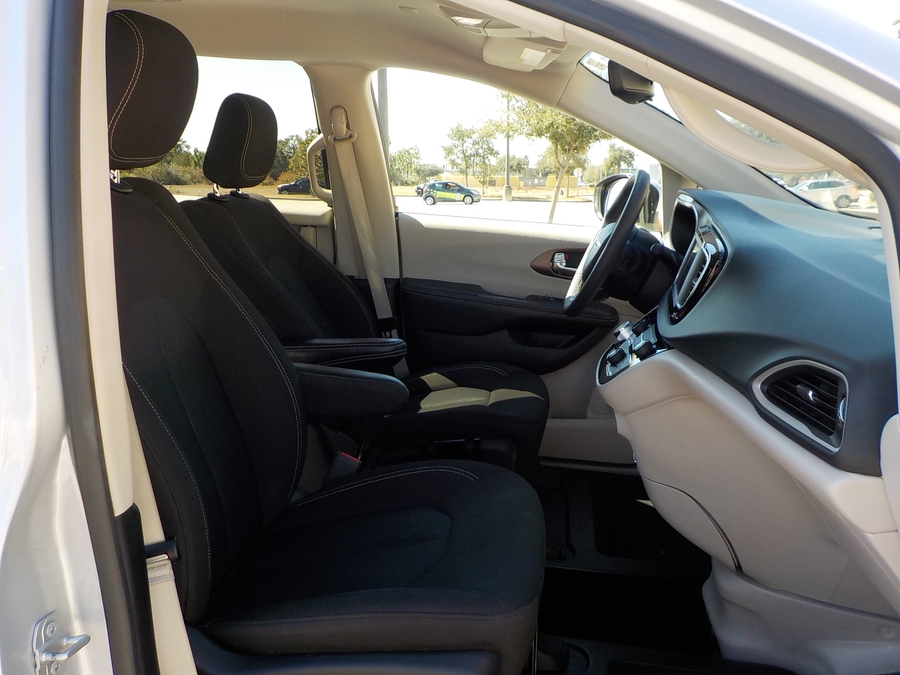 2023 CHRYSLER VOYAGER - Image 35