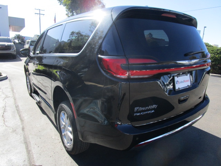 Used 2023 Chrysler Pacifica Touring L - BraunAbility Side Entry Entry In Floor Automatic Ramp
