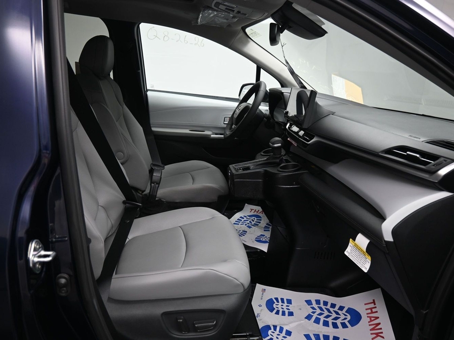 New 2026 Toyota Sienna Hybrid XLE Base - BraunAbility Side Entry In Floor Automatic Ramp
