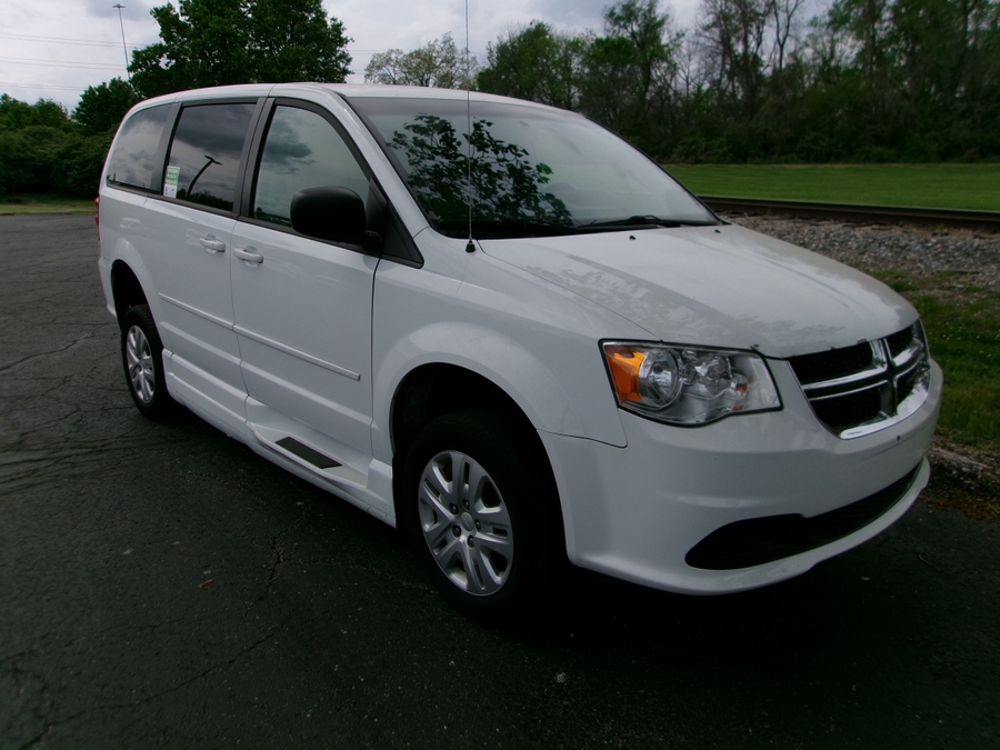 White Dodge Grand Caravan image number 16