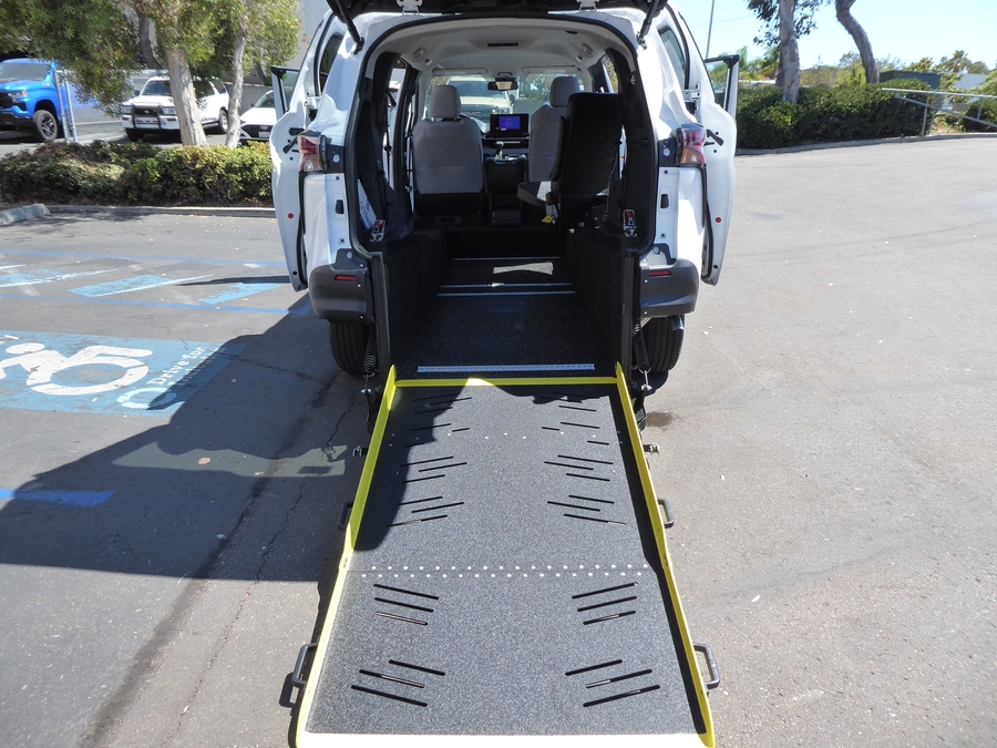 New 2026 Toyota Sienna Hybrid LE - Vantage Mobility Rear Entry Fold Out Manual Ramp