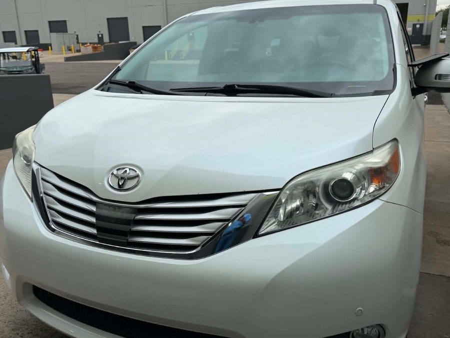 Used 2014 Toyota Sienna Limited - BraunAbility Side Entry Fold Out Automatic Ramp