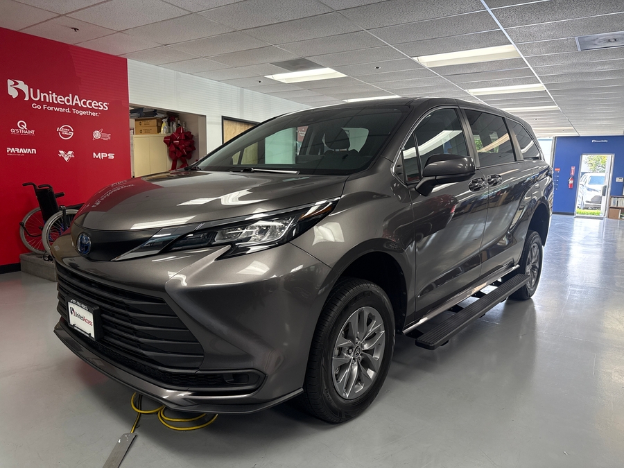 Used 2023 Toyota Sienna Hybrid LE - Vantage Mobility Rear Entry Entry Fold Out Manual Ramp