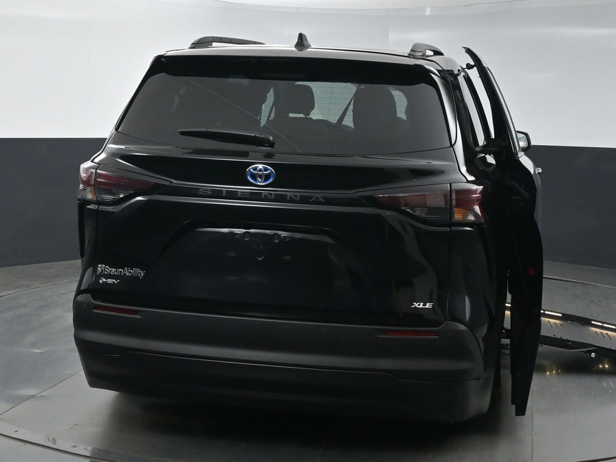 New 2025 Toyota Sienna Hybrid XLE Plus - BraunAbility Side Entry Entry Fold Out Automatic Ramp