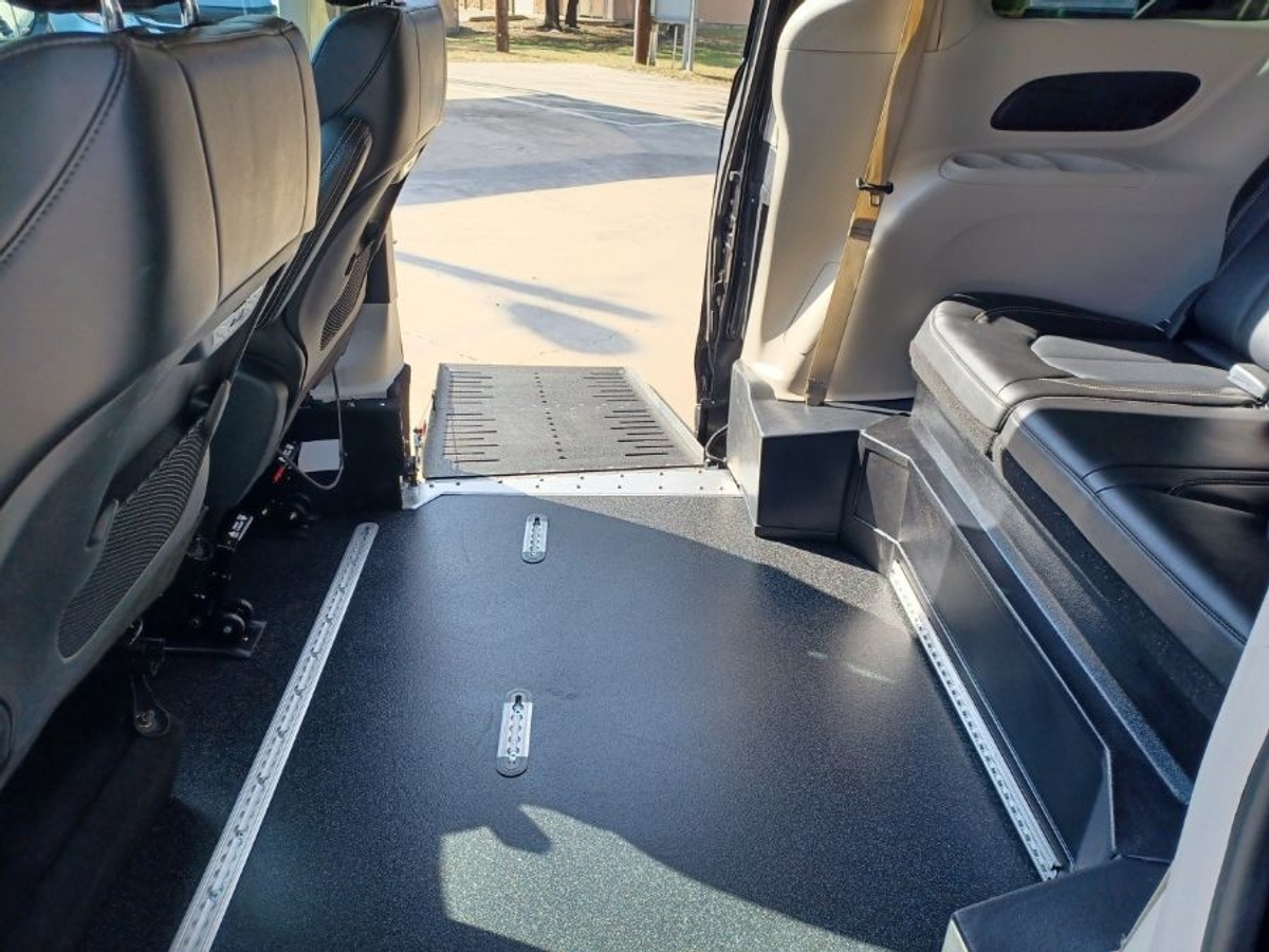 2024 CHRYSLER PACIFICA - Image 4