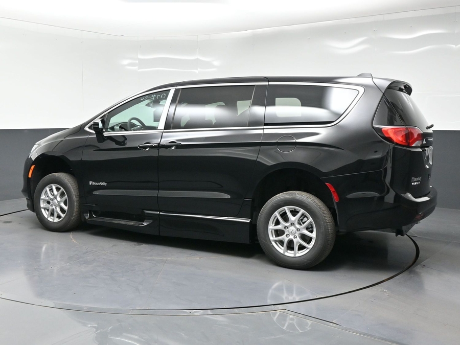 New 2026 Chrysler Voyager LX - BraunAbility Side Entry Fold Out Automatic Ramp