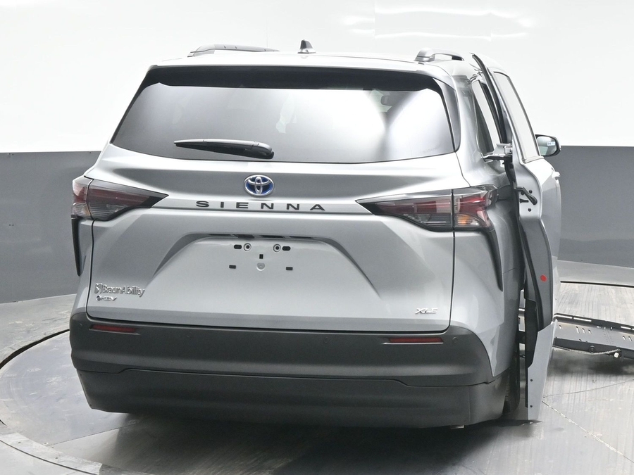 New 2025 Toyota Sienna Hybrid XLE Plus - BraunAbility Side Entry Entry Fold Out Automatic Ramp