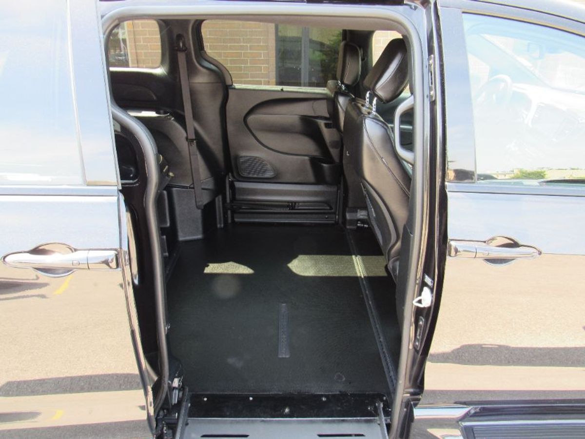 2023 CHRYSLER PACIFICA - Image 11