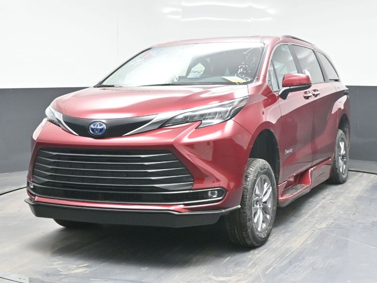 2025 TOYOTA SIENNA - Image 2