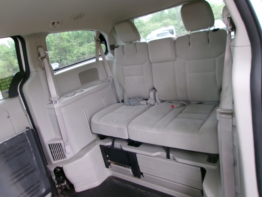 White Dodge Grand Caravan image number 8