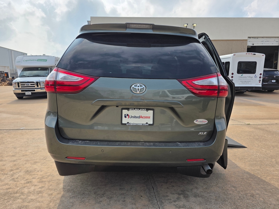 Used 2018 Toyota Sienna XLE - VMI Side Entry Entry In Floor Automatic Ramp