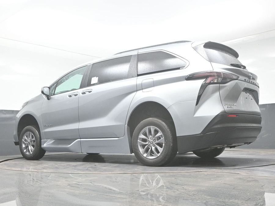 New 2025 Toyota Sienna Hybrid XLE Plus - BraunAbility Side Entry Entry Fold Out Automatic Ramp