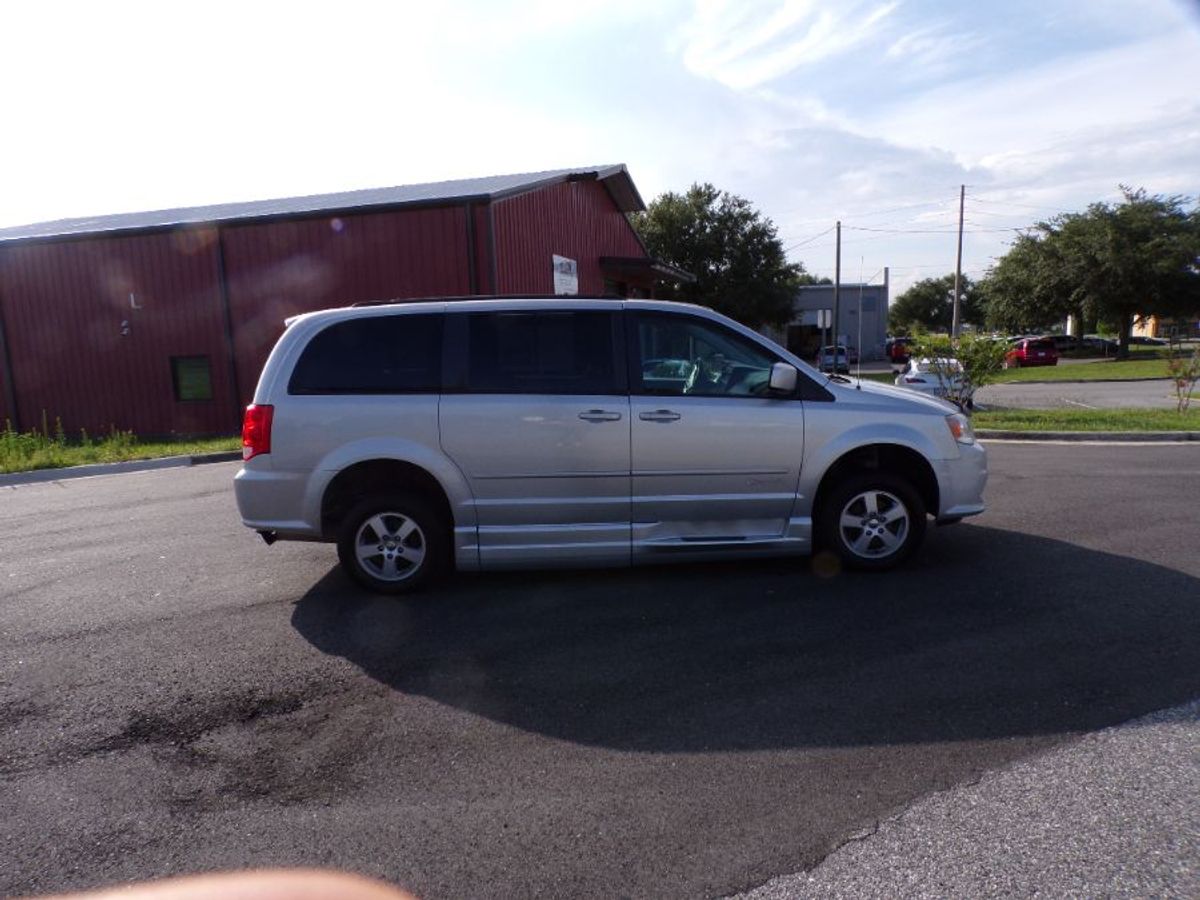 Silver Dodge Grand Caravan image number 8