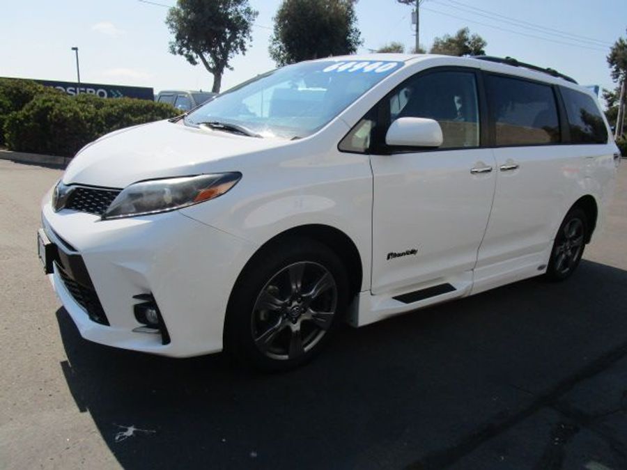 Used 2020 Toyota Sienna SE - BraunAbility Side Entry Entry In Floor Automatic Ramp