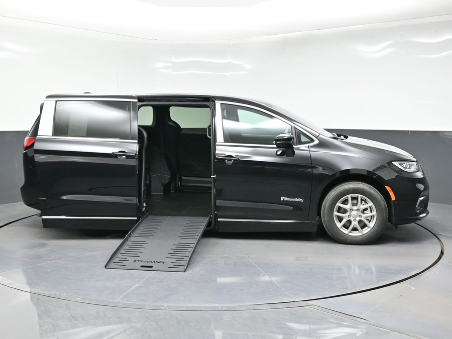 2026 Chrysler Pacifica's photo
