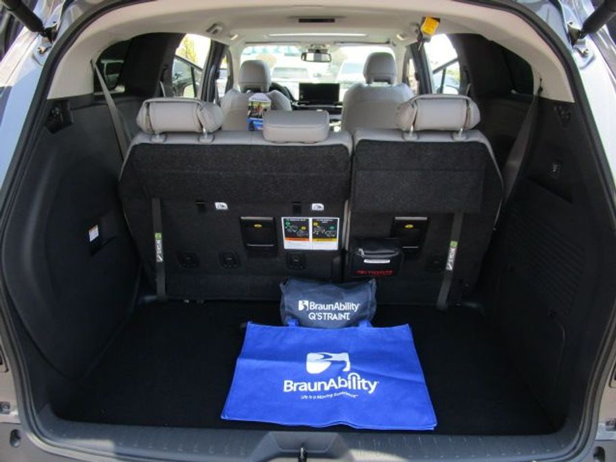 New 2025 Toyota Sienna Hybrid XLE Plus - BraunAbility Side Entry Entry In Floor Automatic Ramp