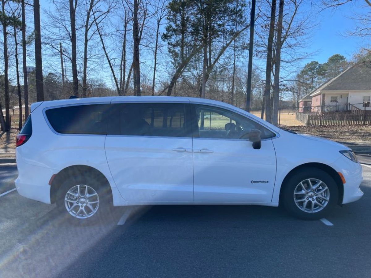 2024 CHRYSLER VOYAGER - Image 3