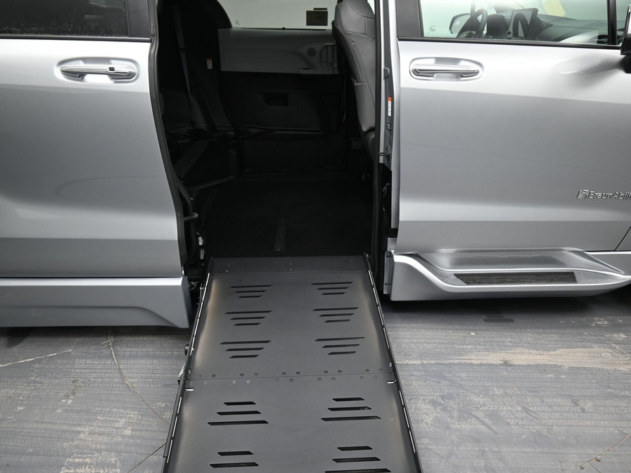 New 2025 Toyota Sienna Hybrid XLE Plus - BraunAbility Side Entry Entry Fold Out Automatic Ramp
