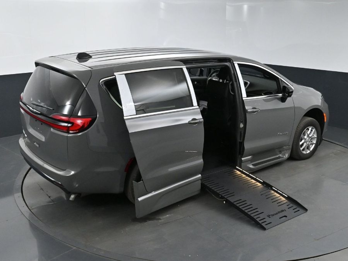 2025 CHRYSLER PACIFICA - Image 26