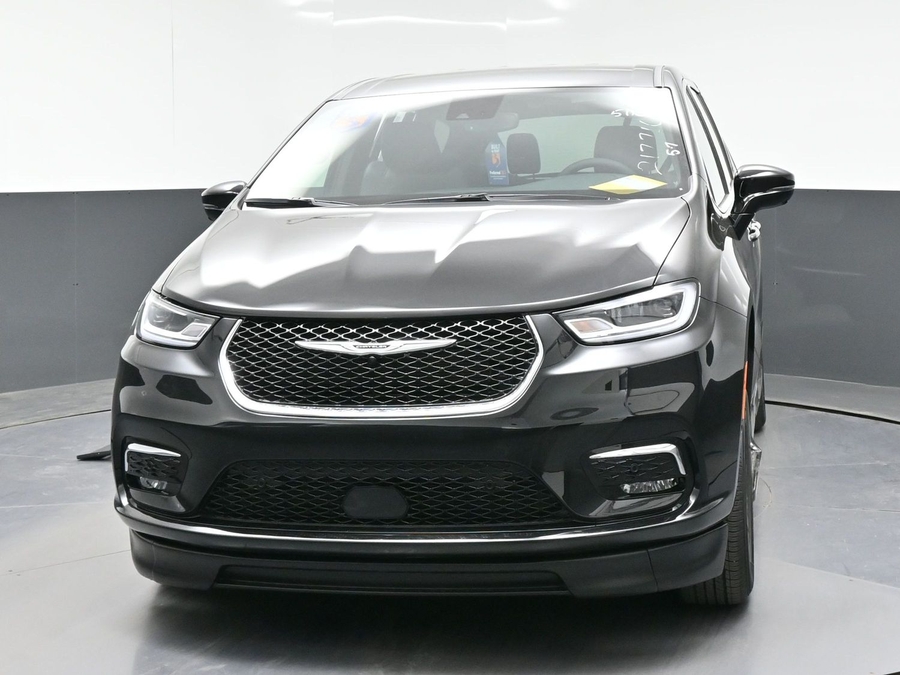 Black Chrysler Pacifica image number 7