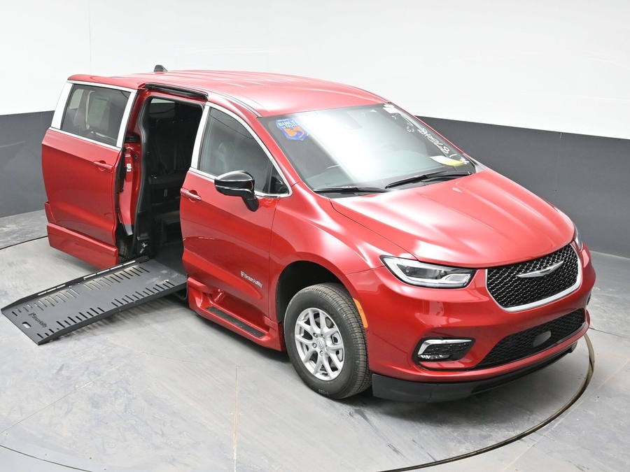 Red Chrysler Pacifica image number 19