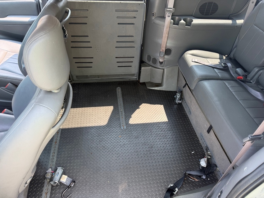 2007 Chrysler Town & Country Touring - Photo 12