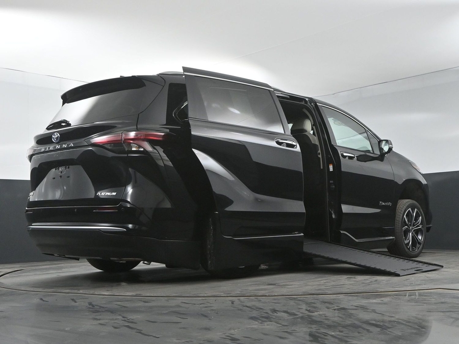 New 2025 Toyota Sienna Hybrid Platinum - BraunAbility Side Entry Entry In Floor Automatic Ramp