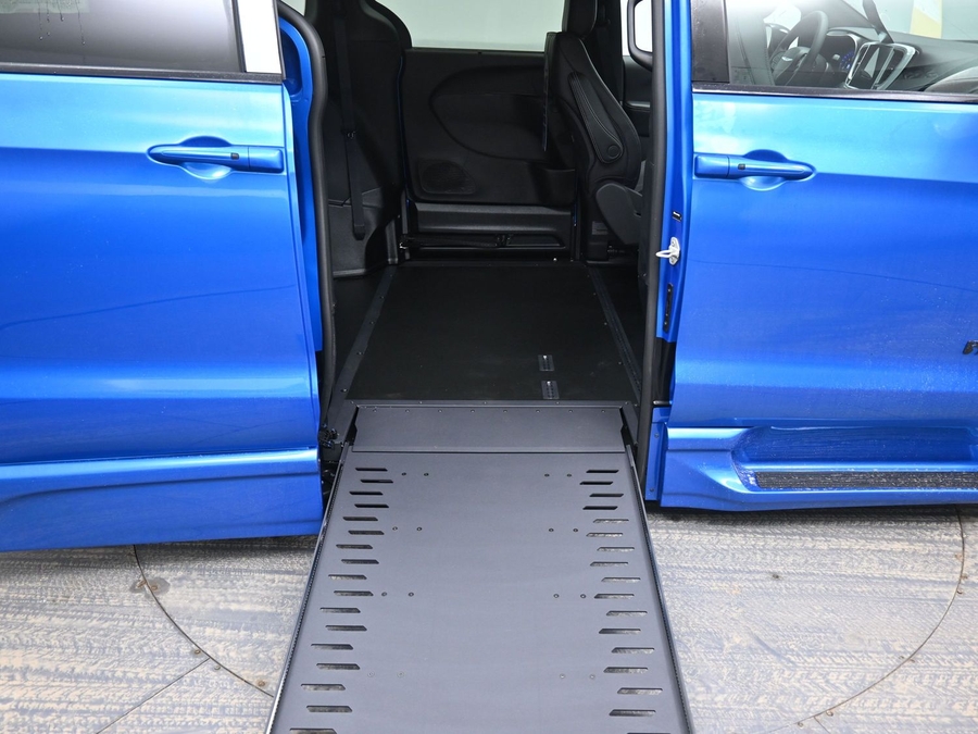 New 2026 Chrysler Pacifica Select Sport - BraunAbility Side Entry Entry In Floor Automatic Ramp
