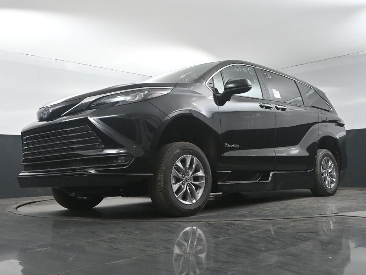 2025 TOYOTA SIENNA - Image 20