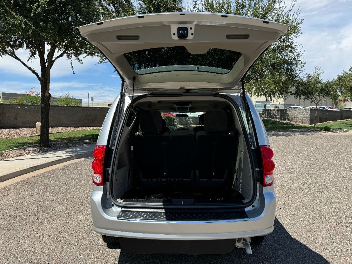 2011 DODGE GRAND CARAVAN - Image 15