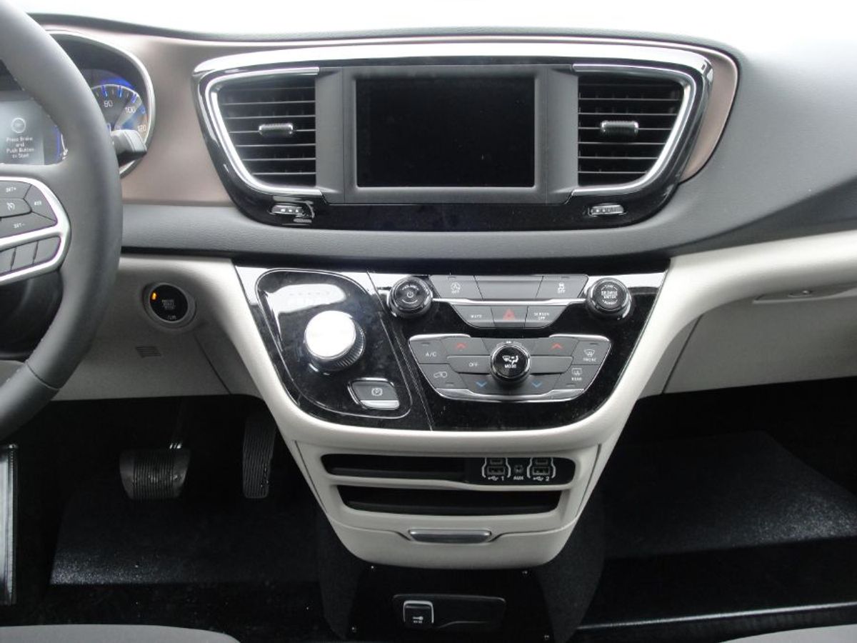 2024 CHRYSLER VOYAGER - Image 14