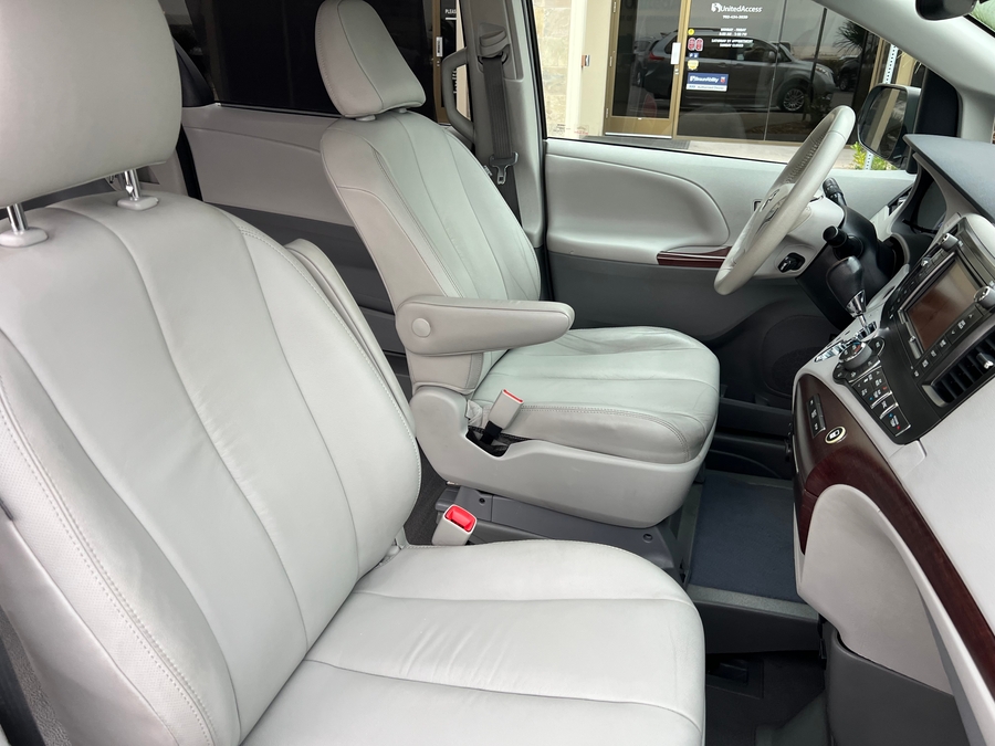 Used 2012 Toyota Sienna XLE - BraunAbility Side Entry Entry Fold Out Automatic Ramp