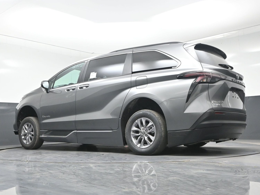 New 2026 Toyota Sienna Hybrid XLE Add - BraunAbility Side Entry Fold Out Automatic Ramp