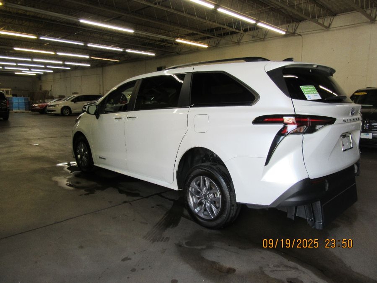 2024 TOYOTA SIENNA - Image 13