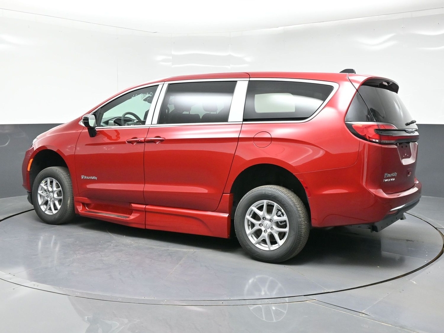2026 Chrysler Pacifica's photo