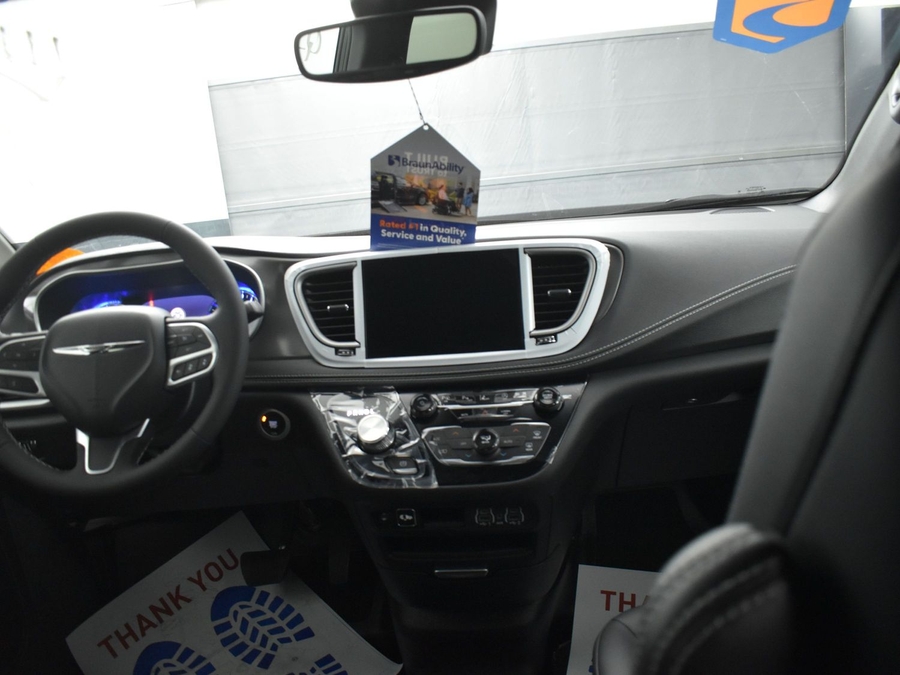 New 2025 Chrysler Pacifica Select Safety - BraunAbility Side Entry Entry In Floor Automatic Ramp