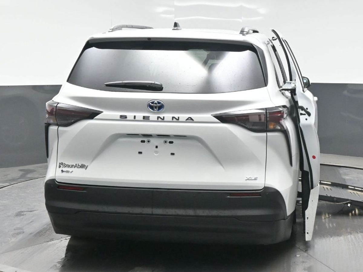2025 TOYOTA SIENNA - Image 4