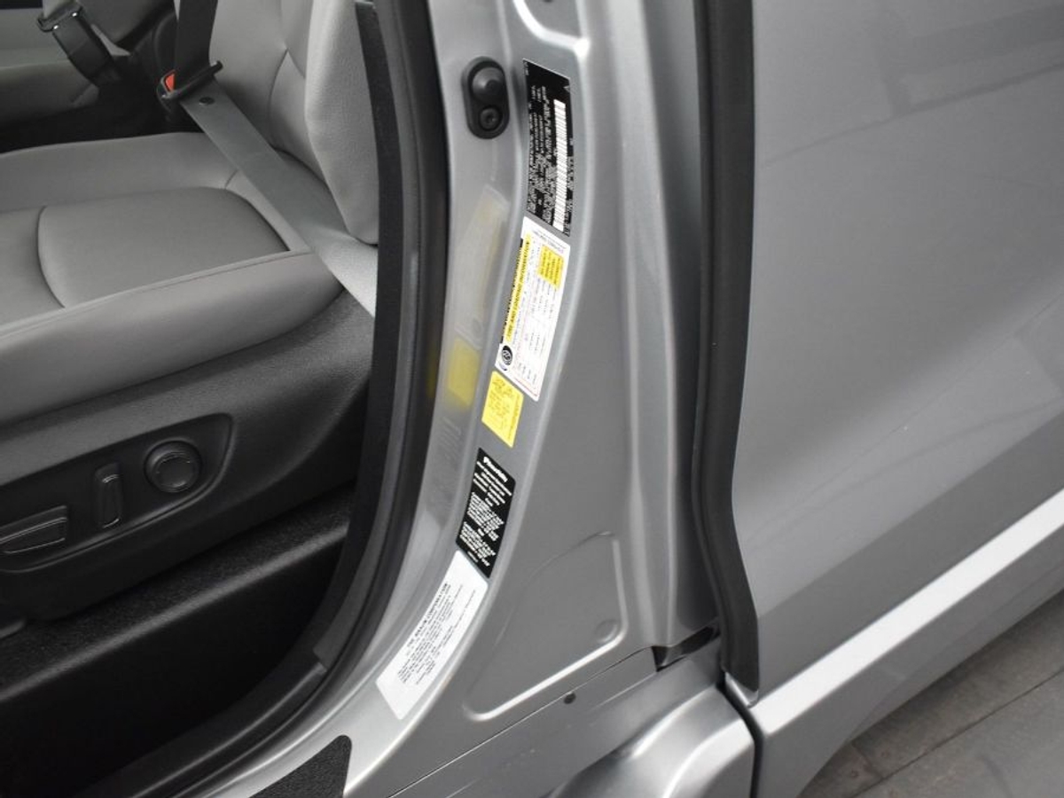 2025 TOYOTA SIENNA - Image 17