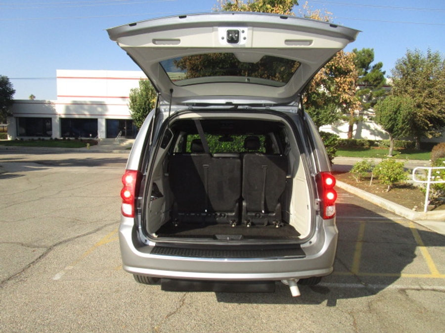 Used 2019 Dodge Grand Caravan SXT - VMI Side Entry Entry Fold Out Automatic Ramp