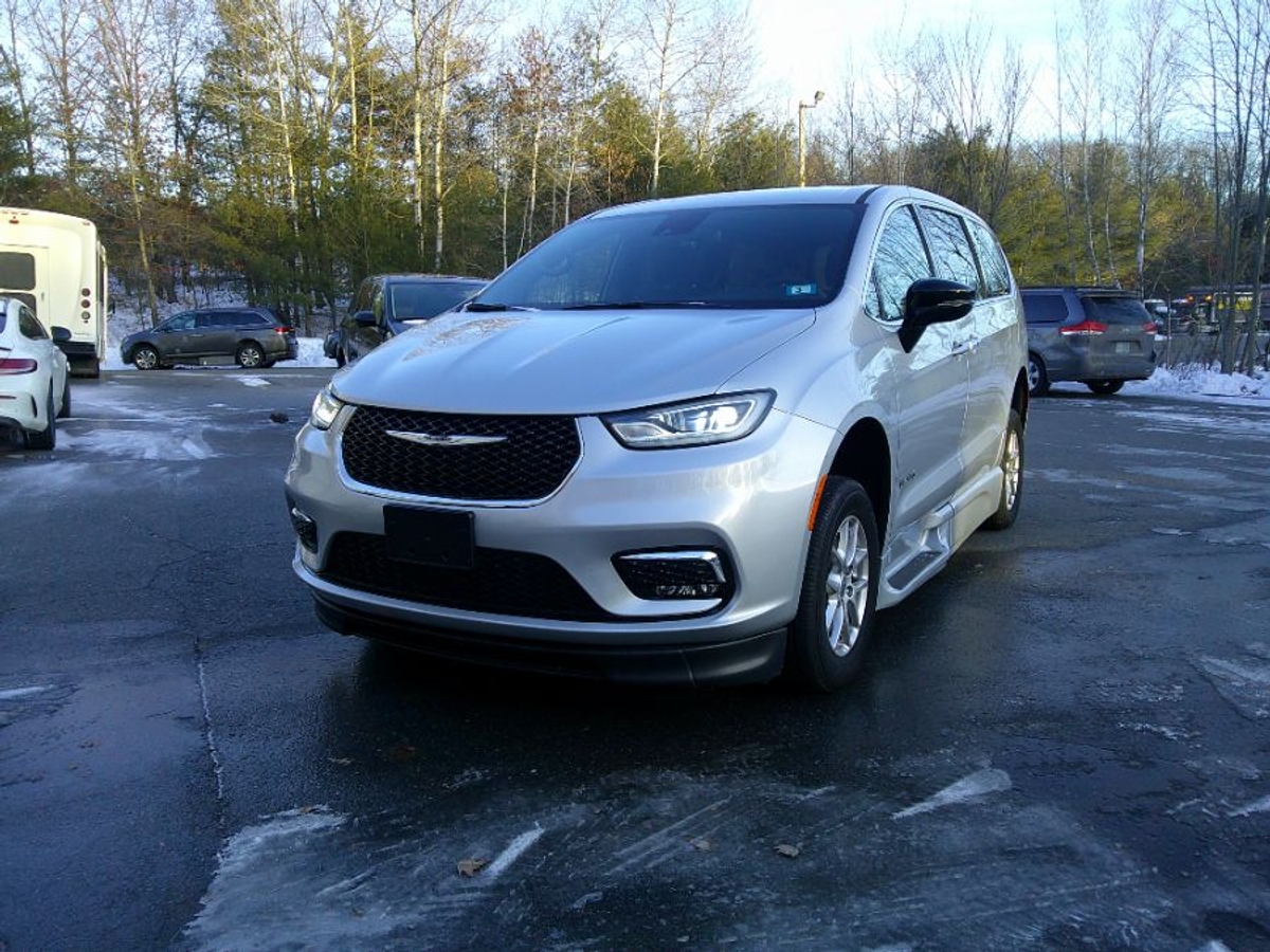 2024 CHRYSLER PACIFICA - Image 4