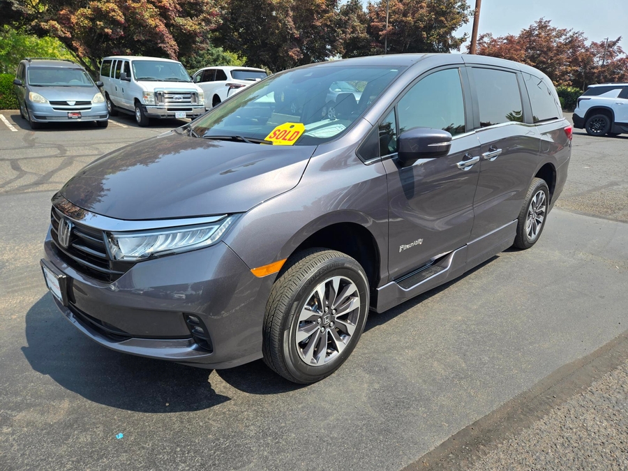 Used 2024 Honda Odyssey EXL - BraunAbility Side Entry In Floor Automatic Ramp