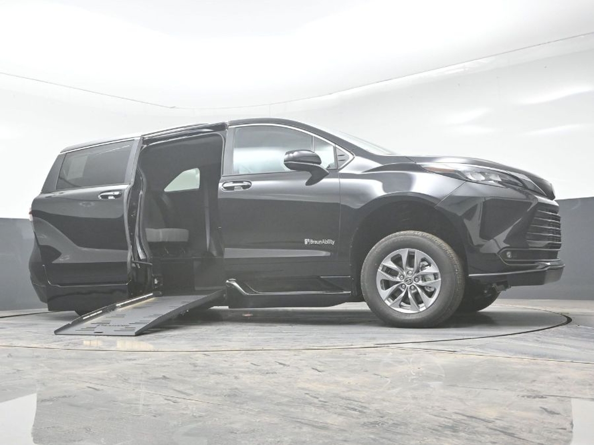 2025 TOYOTA SIENNA - Image 11