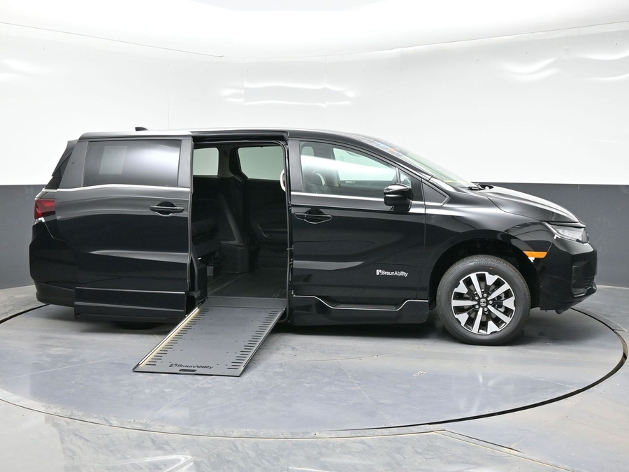 Black Honda Odyssey image number 7