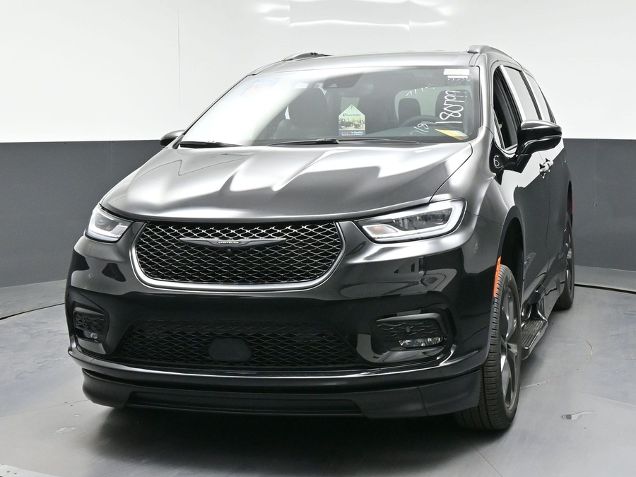 New 2026 Chrysler Pacifica Select Sport - BraunAbility Side Entry Fold Out Automatic Ramp