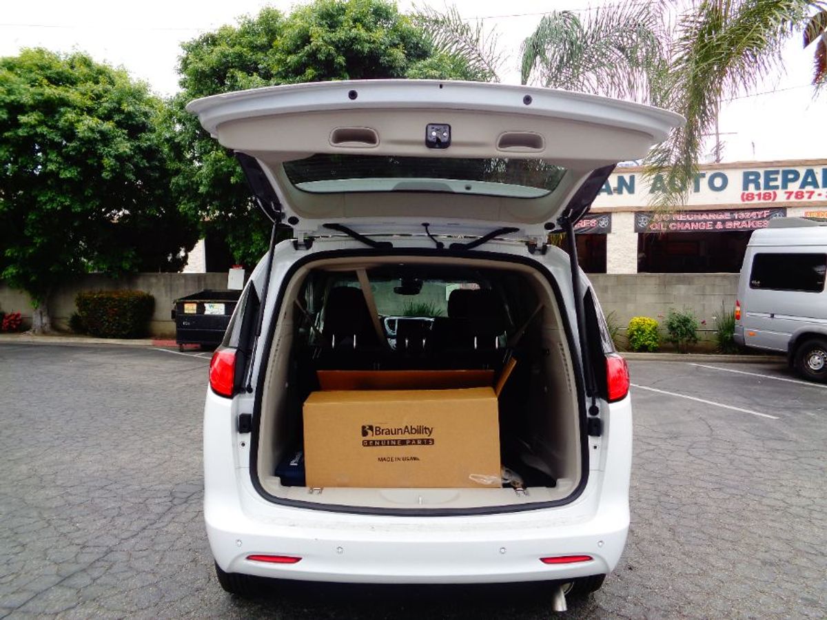 2023 CHRYSLER VOYAGER - Image 8