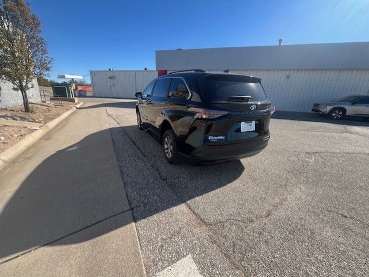 2025 TOYOTA SIENNA - Image 6