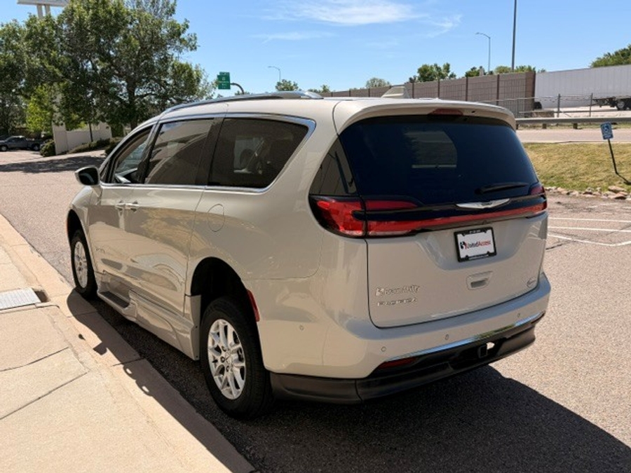 Used 2021 Chrysler Pacifica Touring L - BraunAbility Side Entry Entry In Floor Automatic Ramp