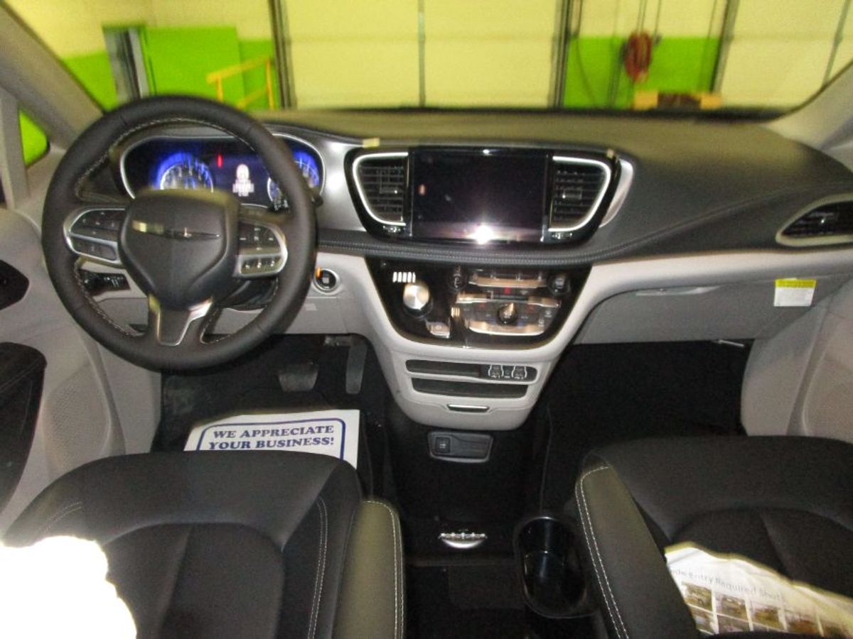 Blue Chrysler Pacifica image number 8
