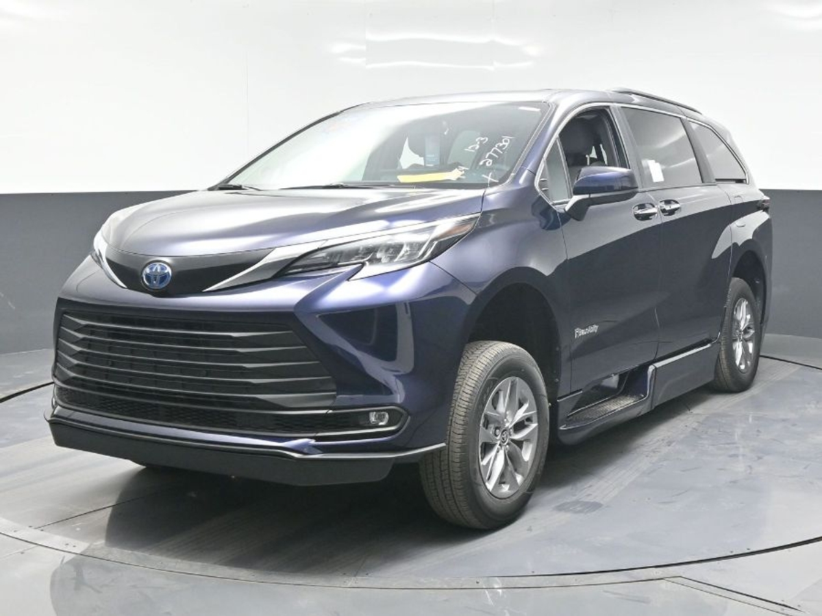 2025 TOYOTA SIENNA - Image 3